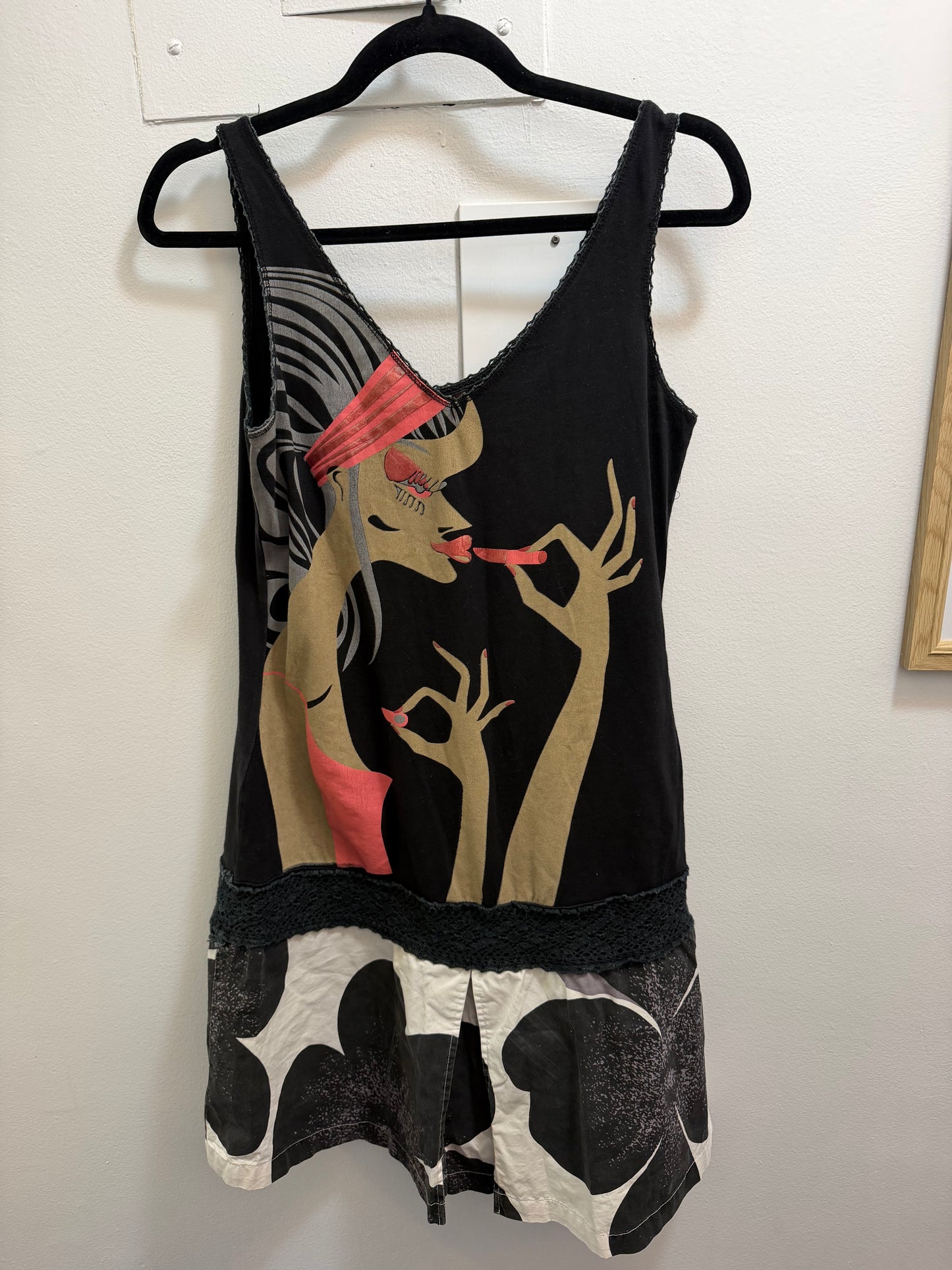Custo Barcelona red lipstick woman dress TUV #7878789